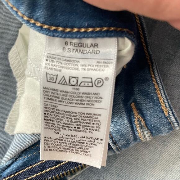 Old Navy Rockstar light wash distressed mid rise jeans pants size 6  b2 - Picture 3 of 5